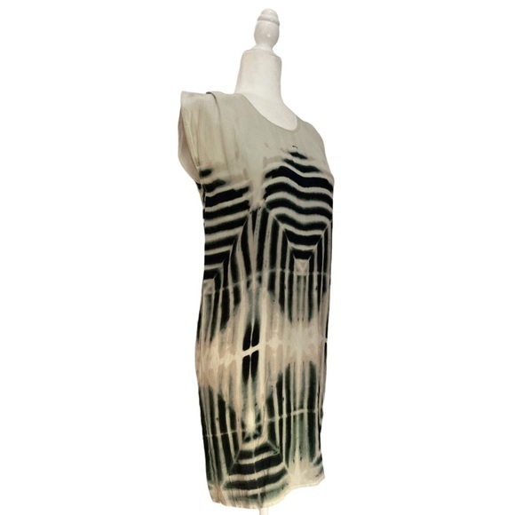 Laura Siegel Batik Handcrafted Silk Shift Dress - Picture 5 of 8